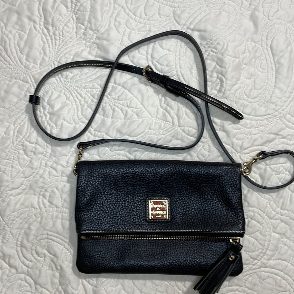 Dooney & Bourke Black Cross-Body Pebble Grain Purse . Gently used